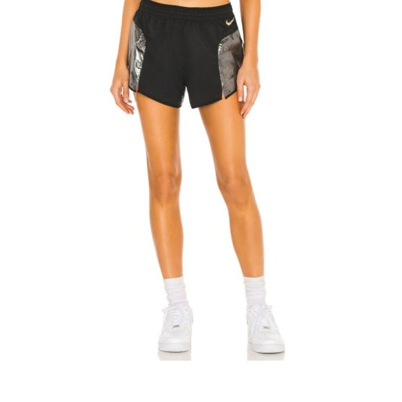 Nike Women's Icon Nike Dri-fit Icon Clash Tempo LuClash Tempo Luxe Shorts - Picture 1 of 6